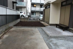 [入間市下藤沢] 中古戸建て_駐車スペースと庭