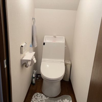 トイレは各階にあります。