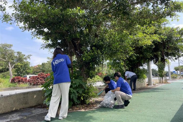 「ごみゼロの日」 空港前通りの清掃活動を実施しました